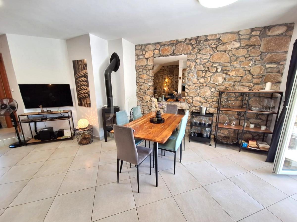 Malinska - prenovljena kamnita hiša z bazenom