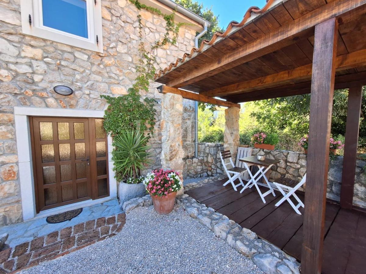 Malinska - prenovljena kamnita hiša z bazenom