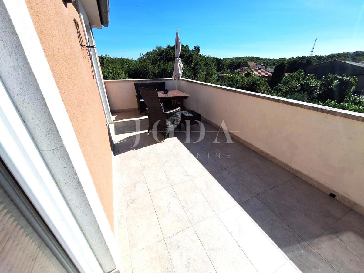 Malinska - prenovljena kamnita hiša z bazenom