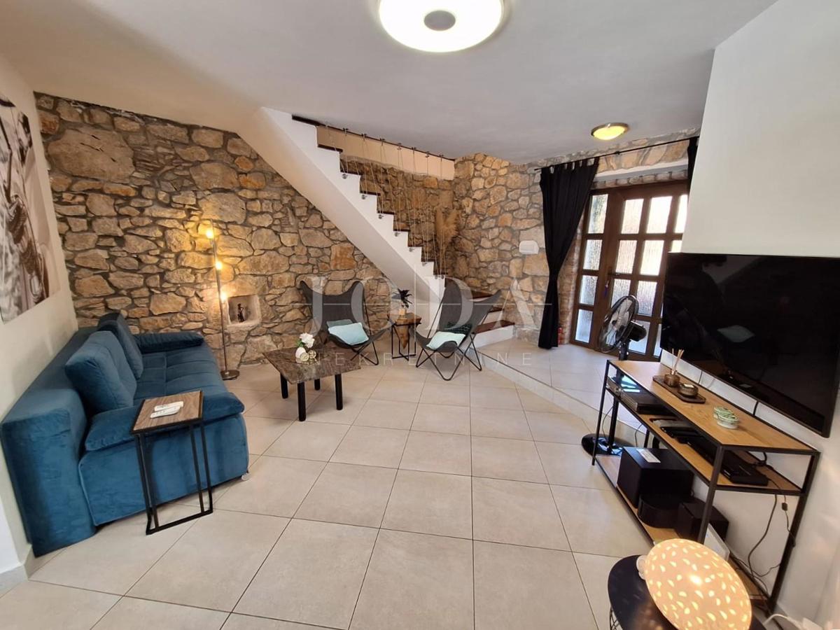 Malinska - prenovljena kamnita hiša z bazenom