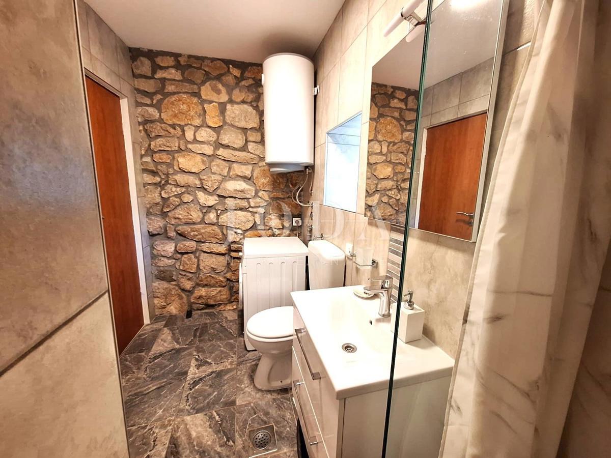 Malinska - prenovljena kamnita hiša z bazenom