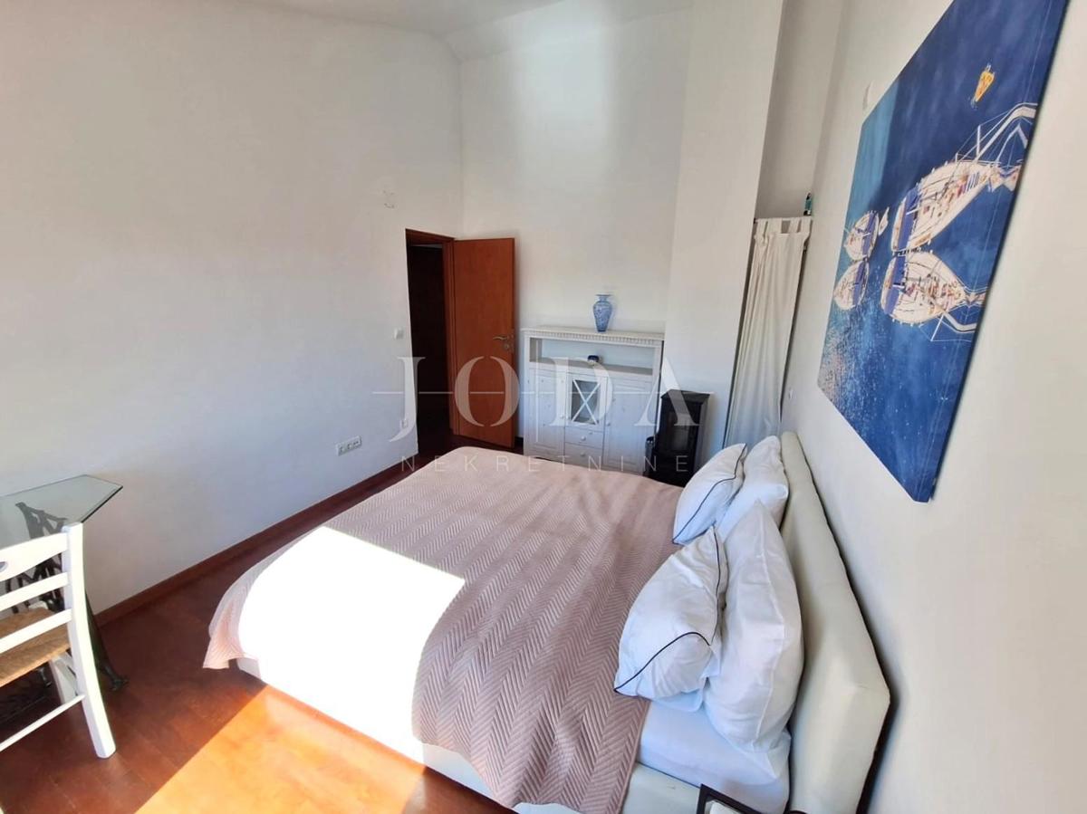 Malinska - prenovljena kamnita hiša z bazenom