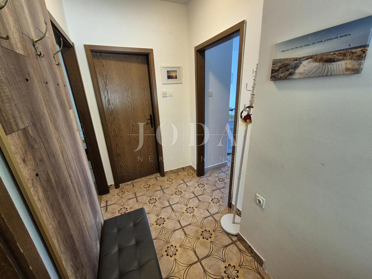 Malinska - hiša s tremi apartmaji