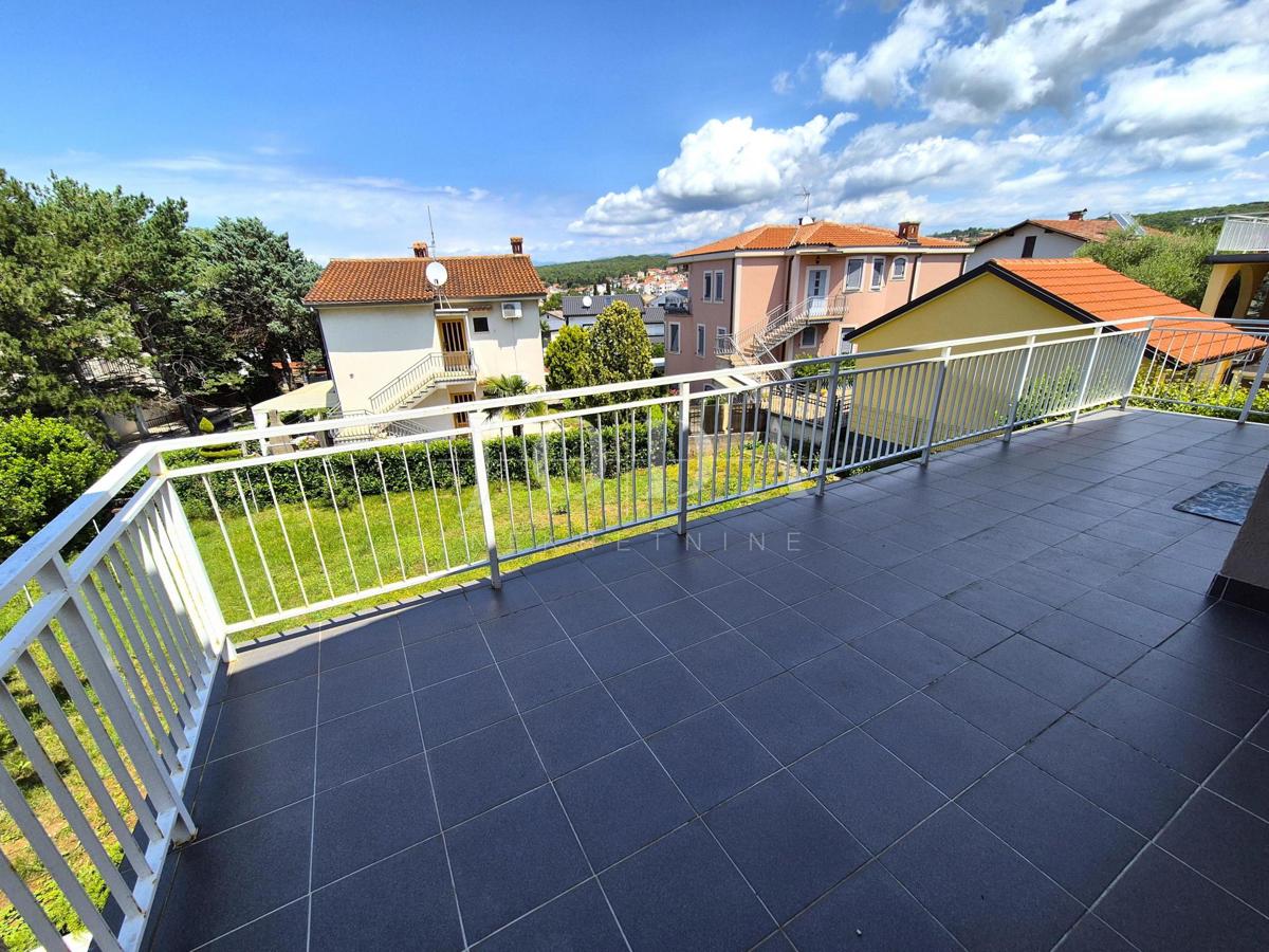Malinska - hiša s tremi apartmaji