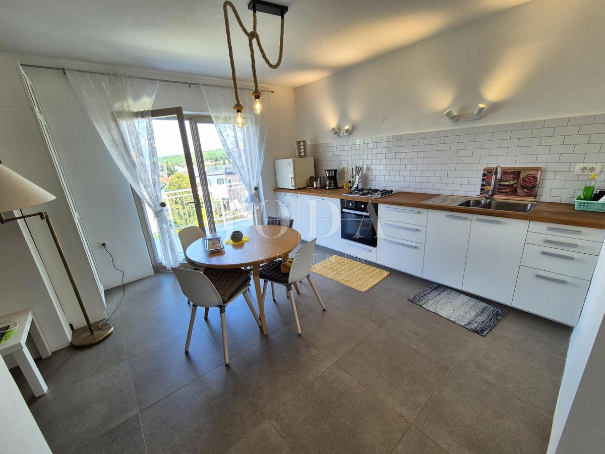 Malinska - hiša s tremi apartmaji