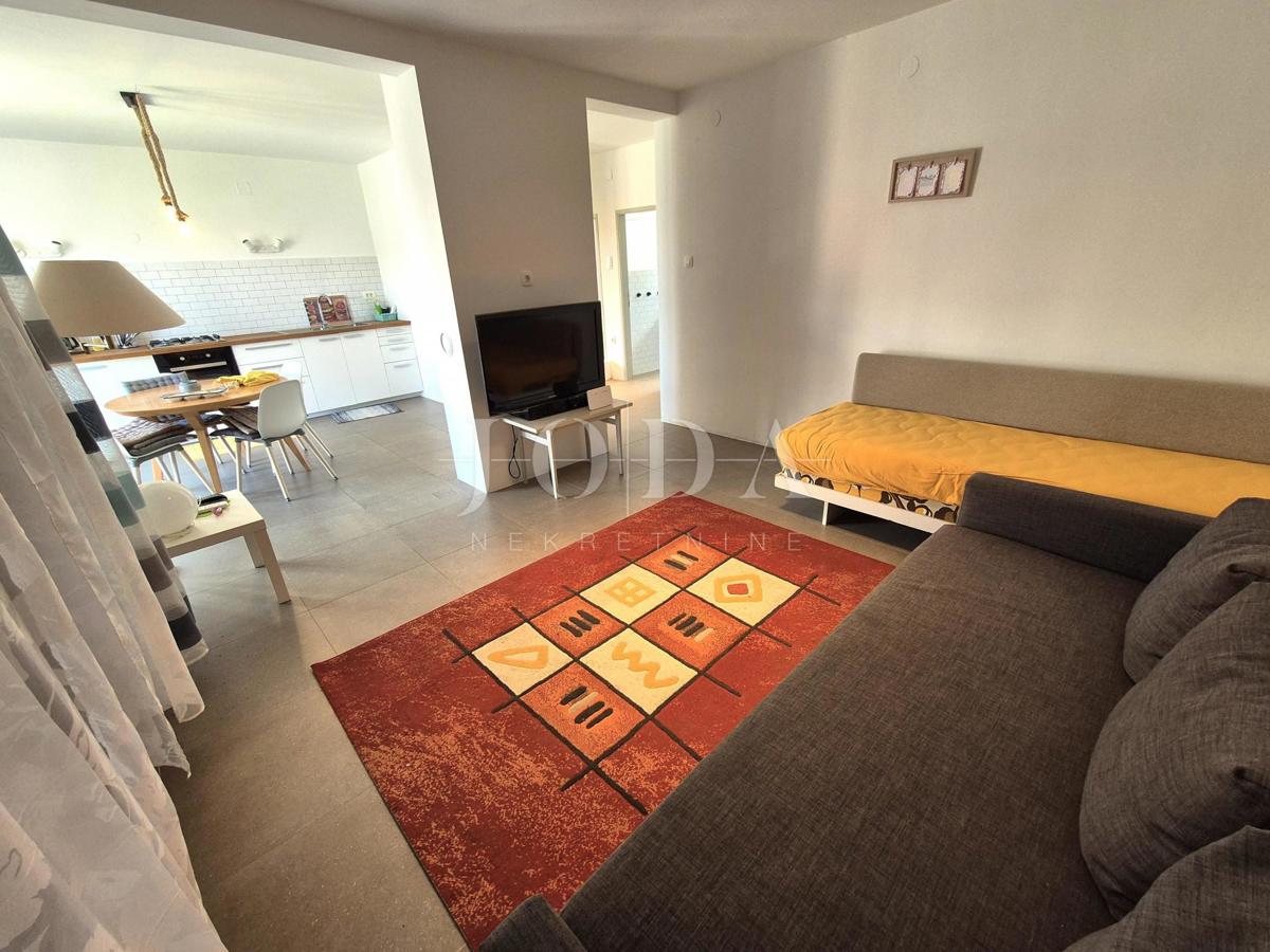 Malinska - hiša s tremi apartmaji
