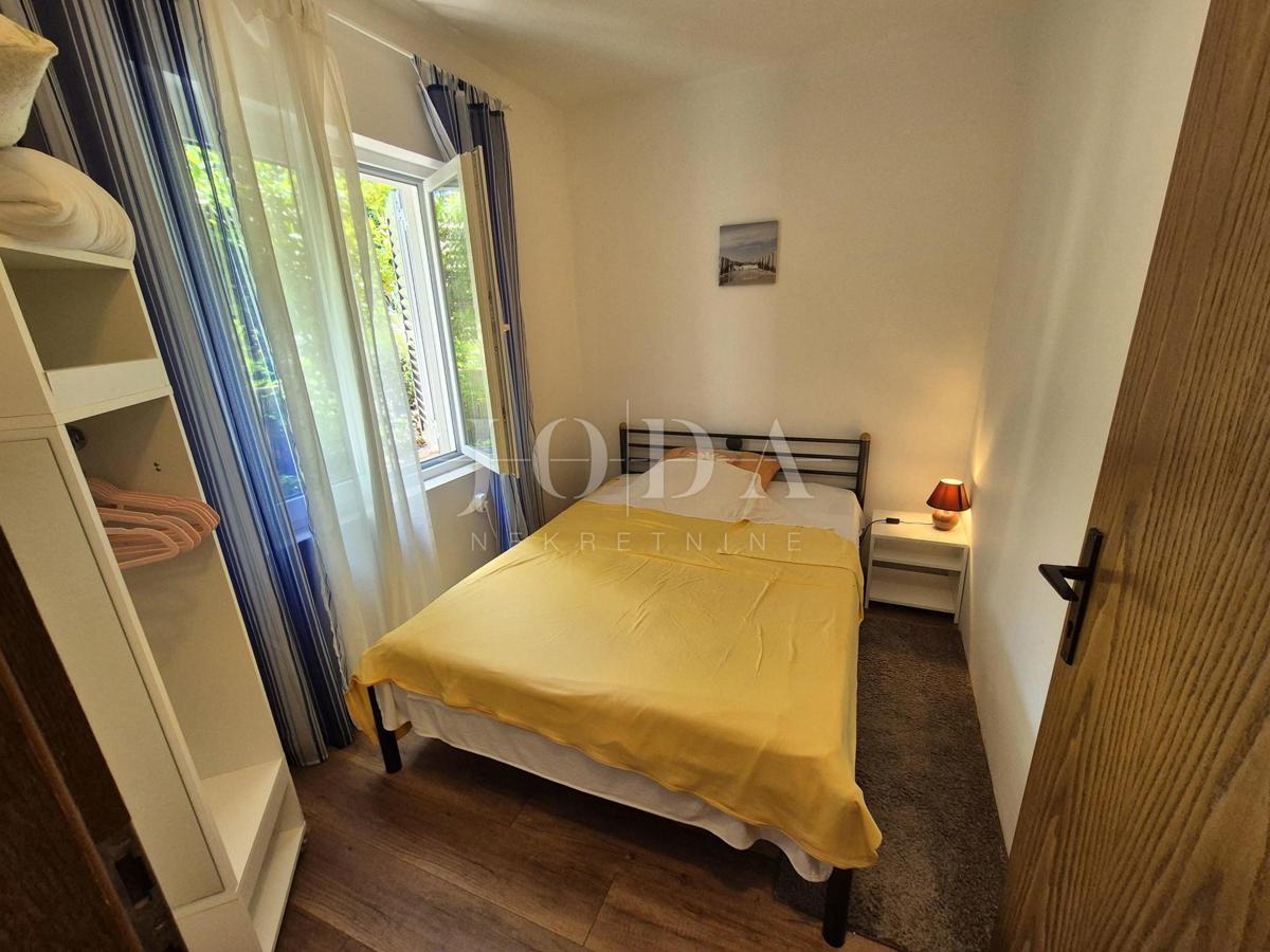 Malinska - hiša s tremi apartmaji