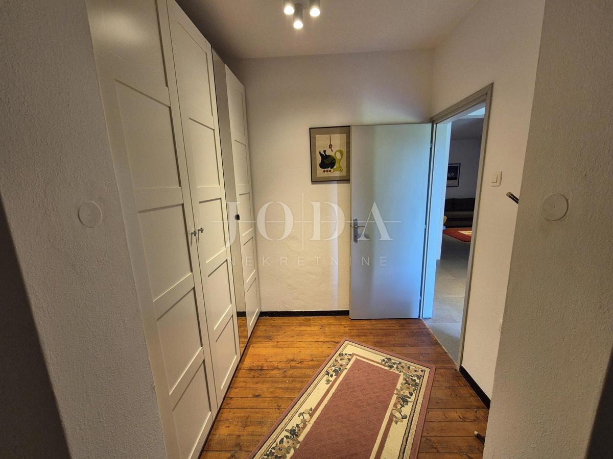 Malinska - hiša s tremi apartmaji