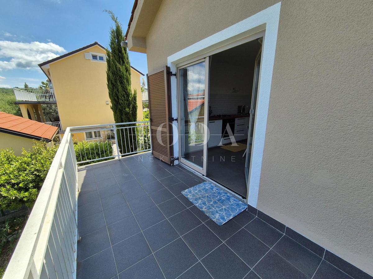 Malinska - hiša s tremi apartmaji