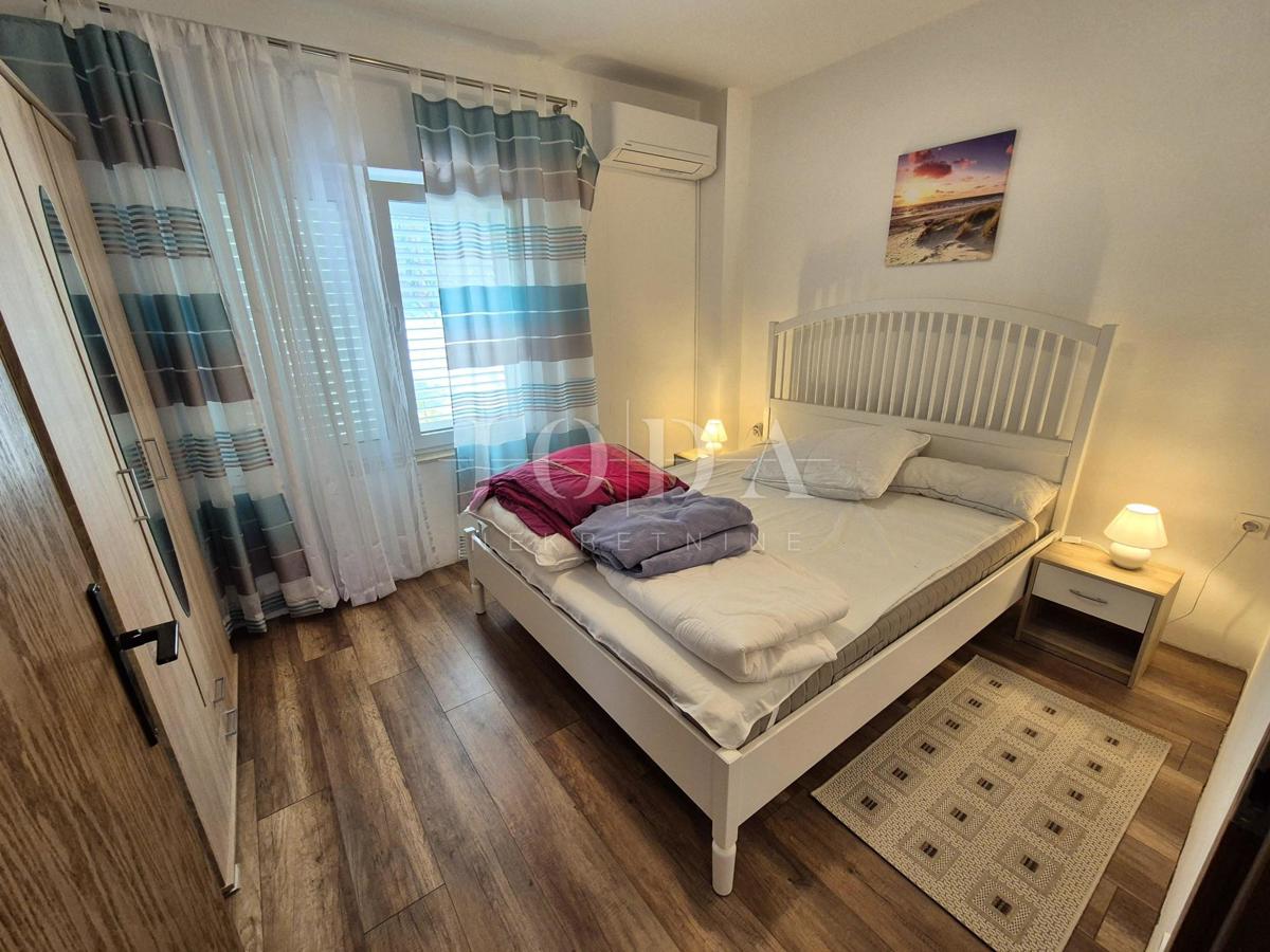 Malinska - hiša s tremi apartmaji