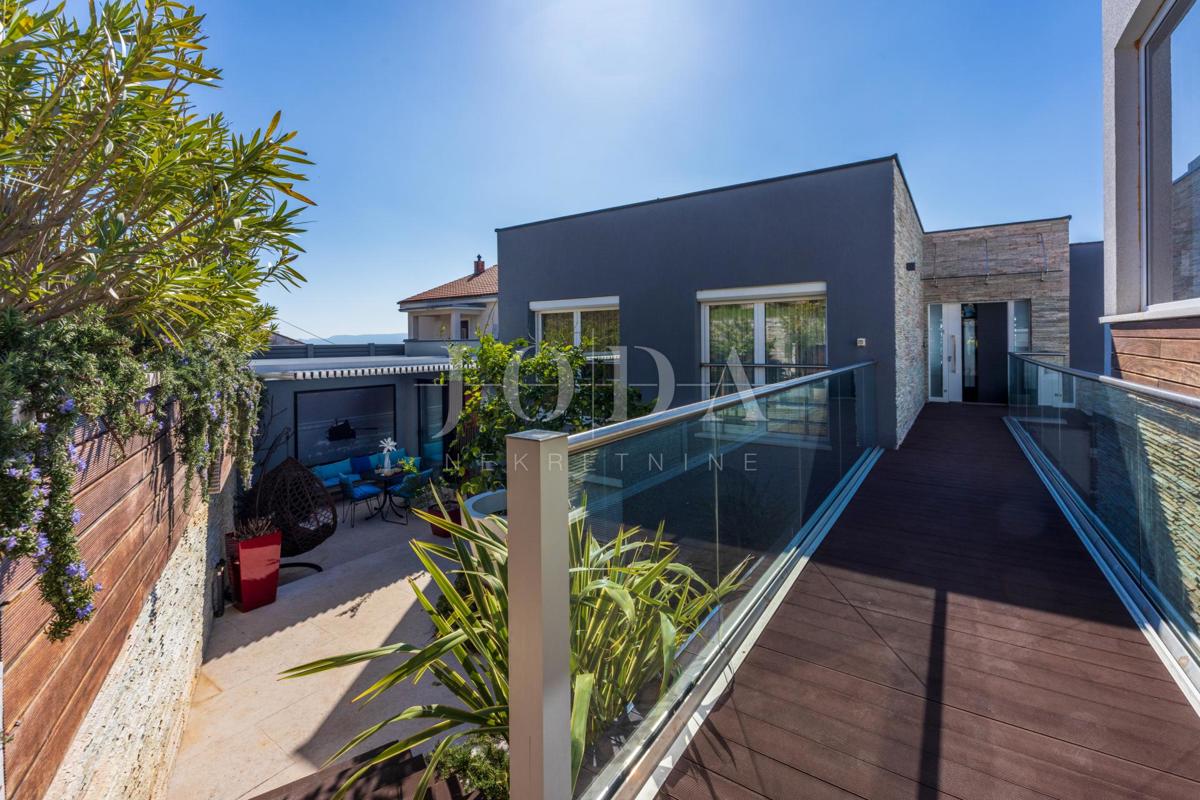Edinstven penthouse za prodajo v Crikvenici