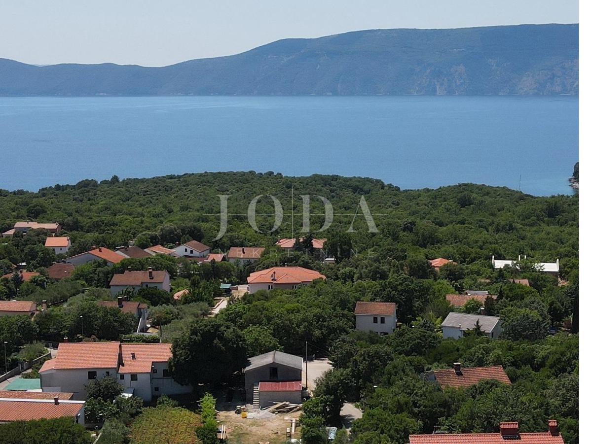 Pinezići - lepo zemljišče, idealno za investicijo