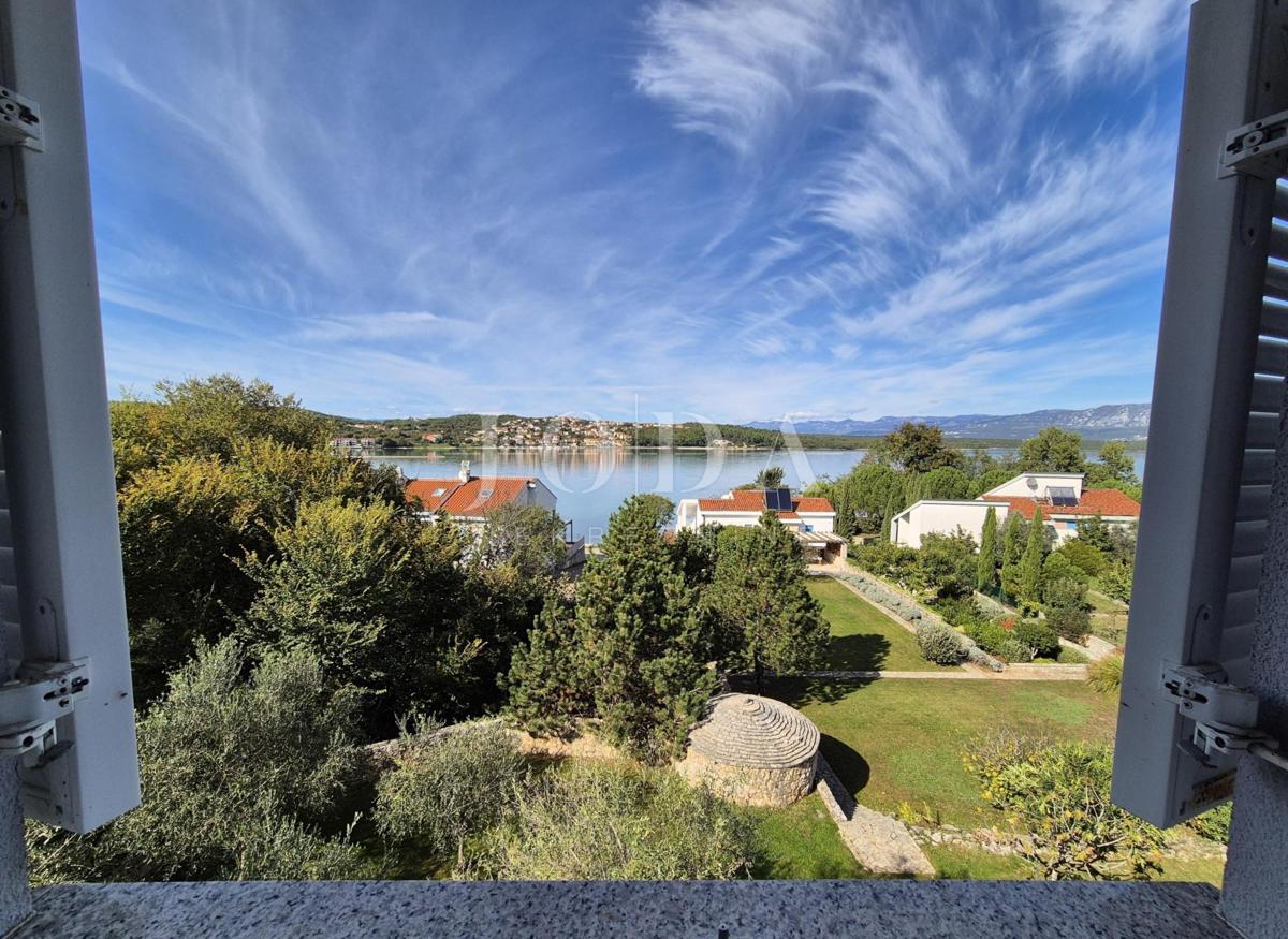 Apartma v drugi vrsti z odprtim razgledom