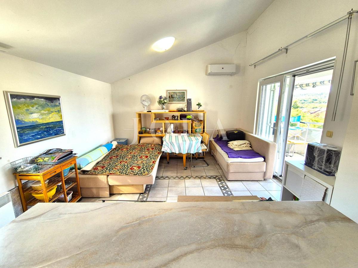 Apartma v drugi vrsti z odprtim razgledom