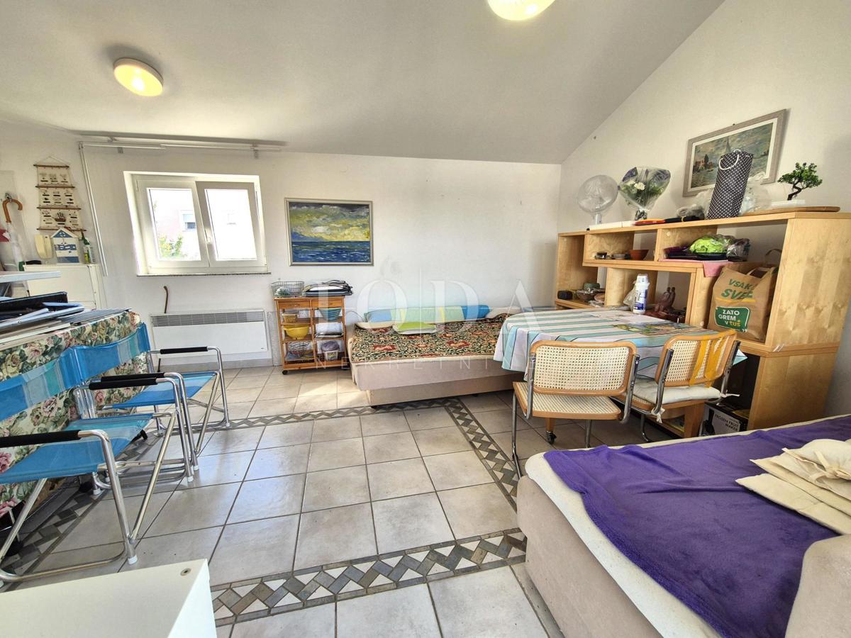 Apartma v drugi vrsti z odprtim razgledom