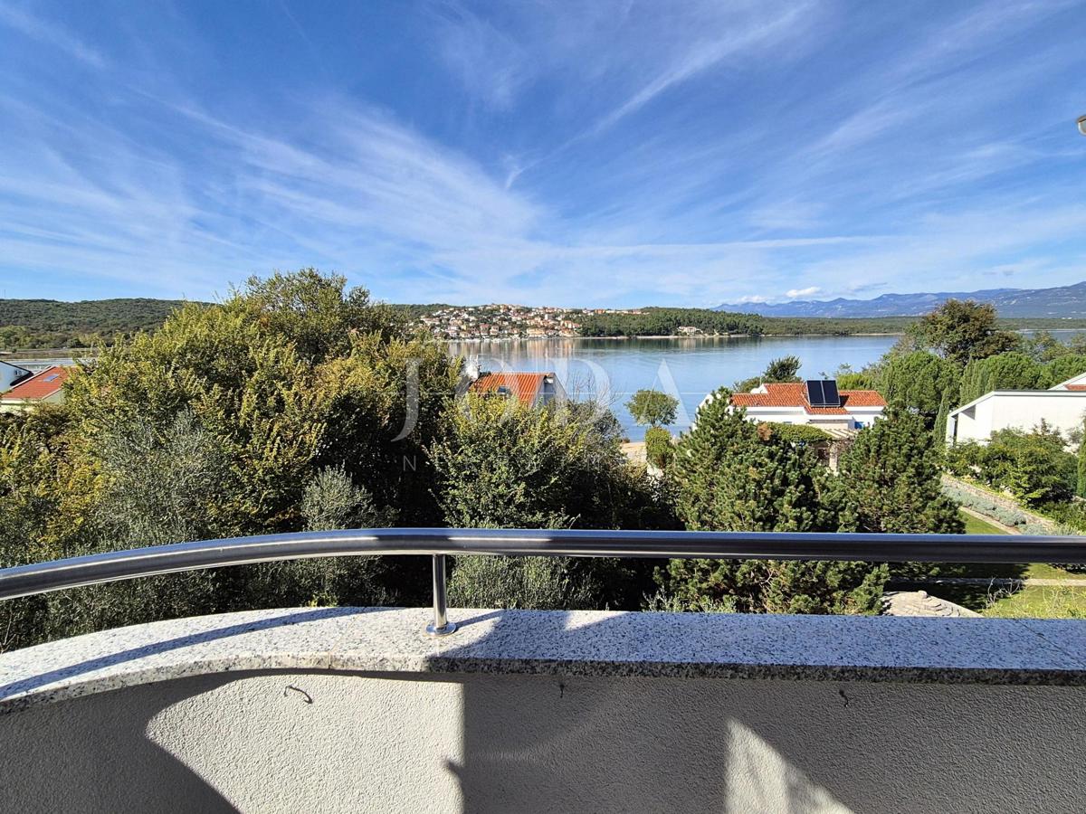 Apartma v drugi vrsti z odprtim razgledom