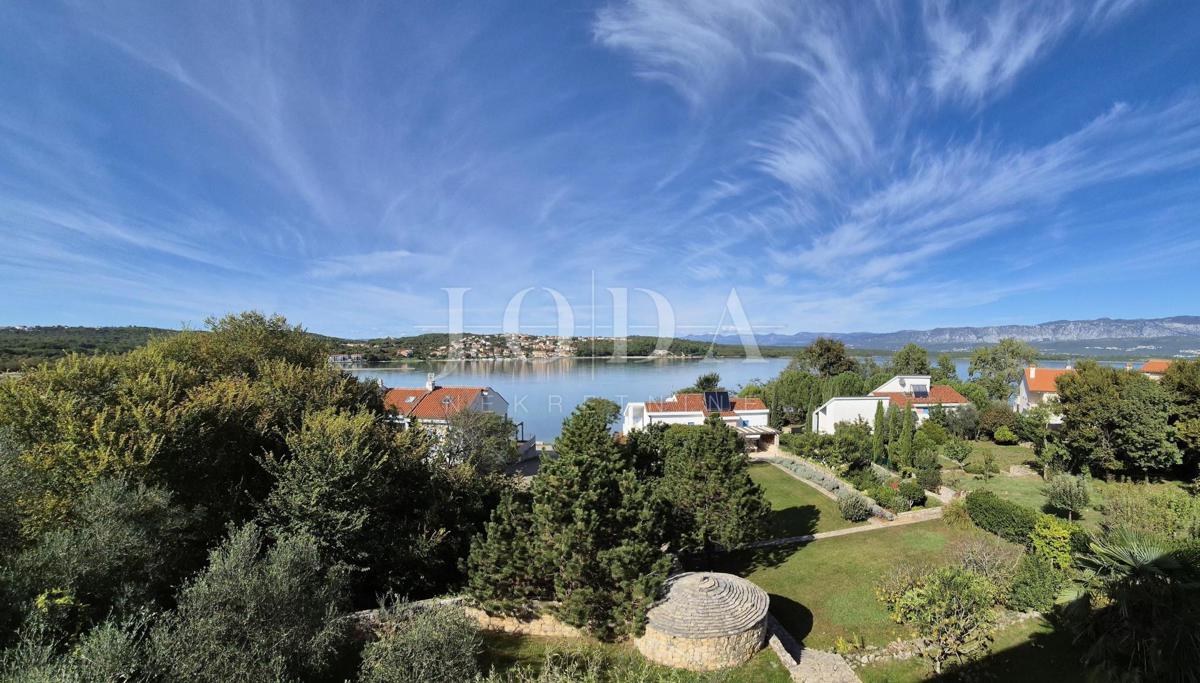 Apartma v drugi vrsti z odprtim razgledom