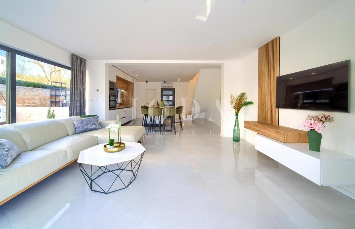 Luksuzni apartma v Malinski