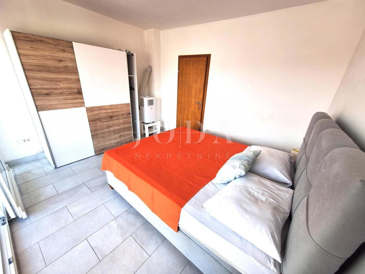 Apartma z bazenom na mirni lokaciji v bližini Malinske