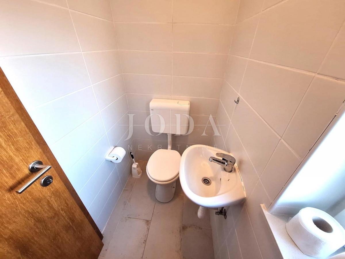 Apartma z bazenom na mirni lokaciji v bližini Malinske