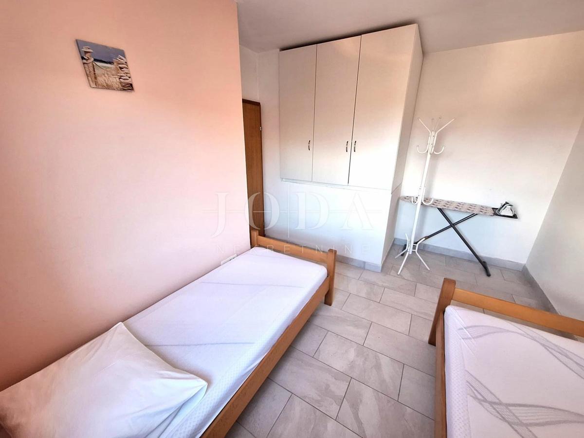 Apartma z bazenom na mirni lokaciji v bližini Malinske