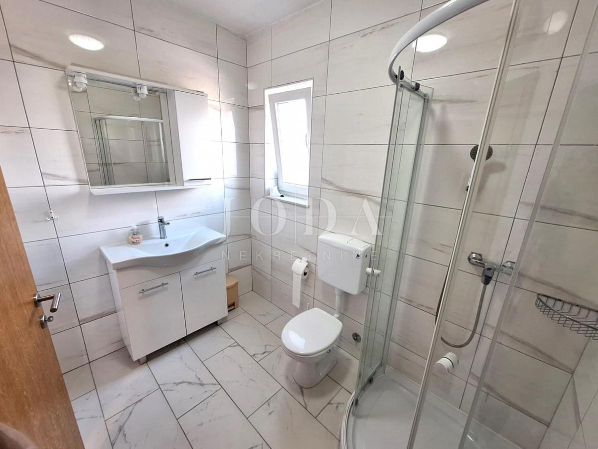 Apartma z bazenom na mirni lokaciji v bližini Malinske