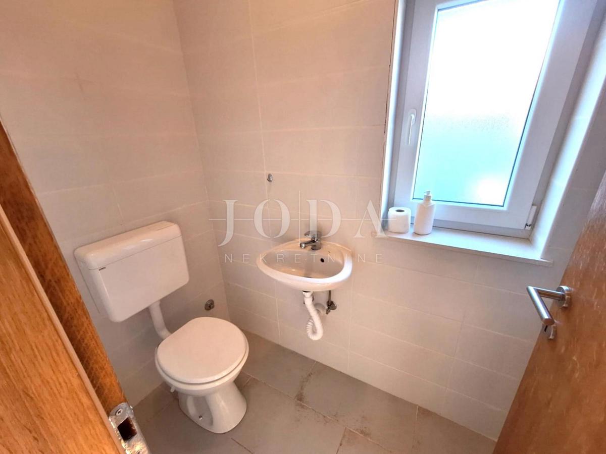 Apartma z bazenom na mirni lokaciji v bližini Malinske