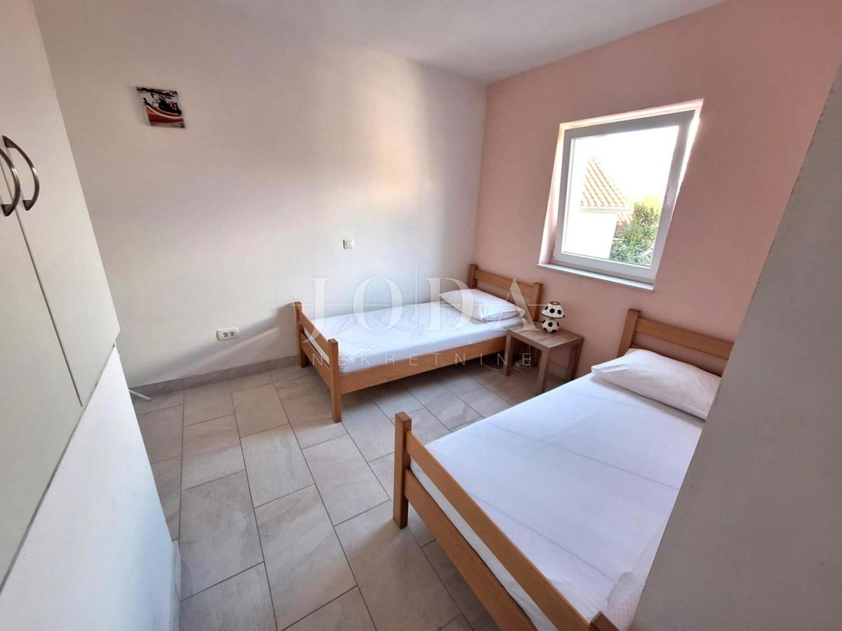 Apartma z bazenom na mirni lokaciji v bližini Malinske