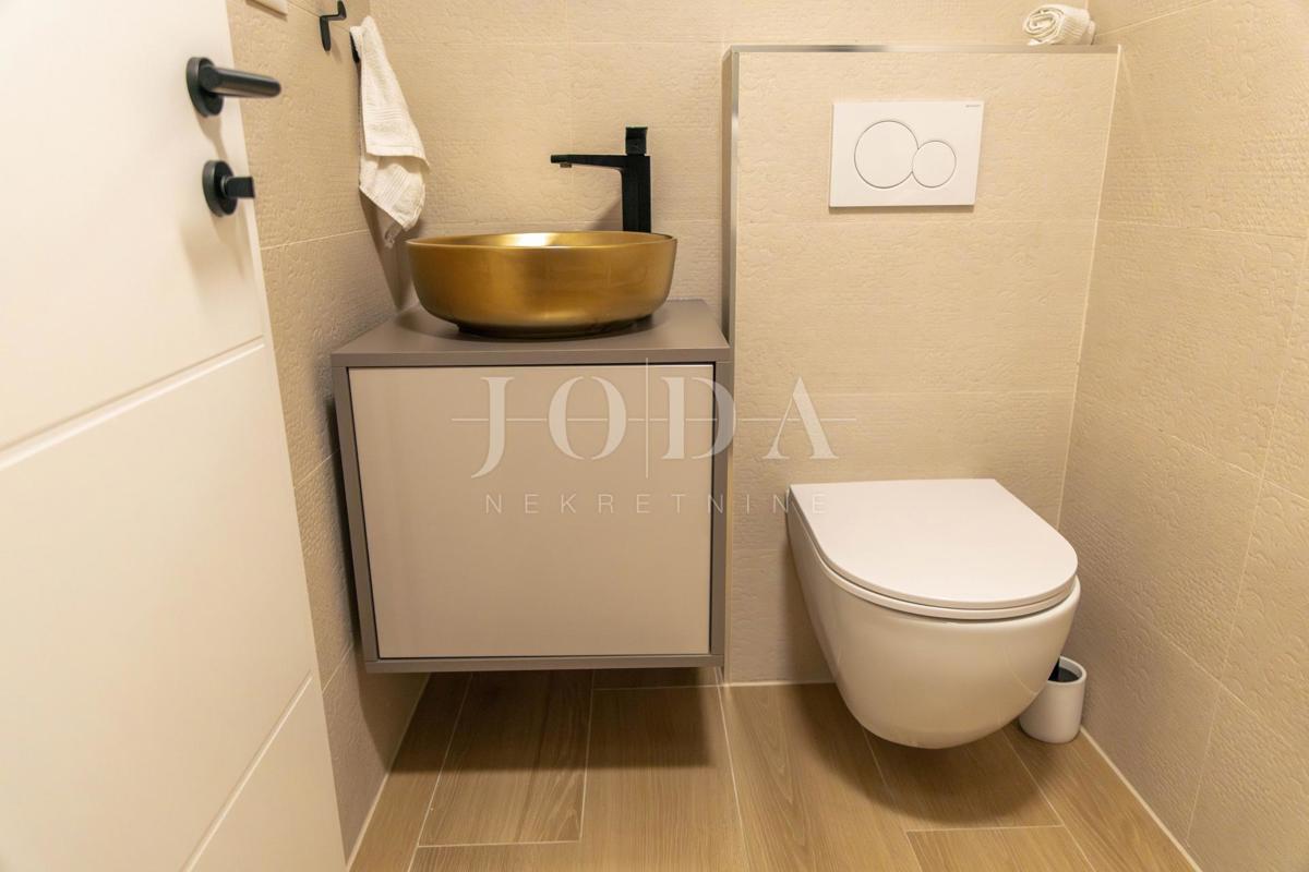 Vila ob morju v Jadranovu