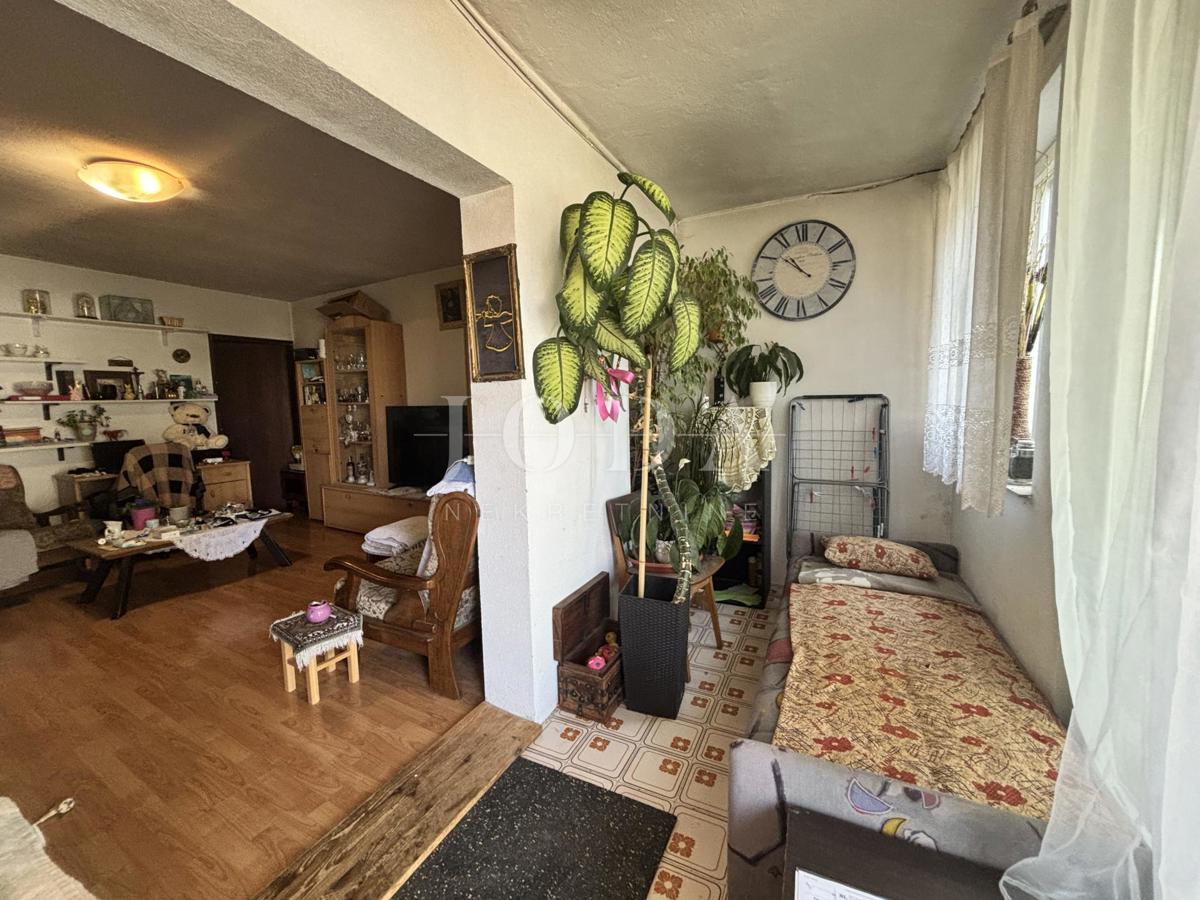 Kostelj, Hiša s Potencialom in Urejeno Okolico