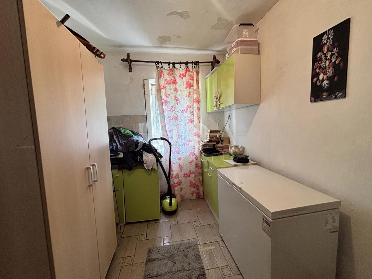 Kostelj, Hiša s Potencialom in Urejeno Okolico