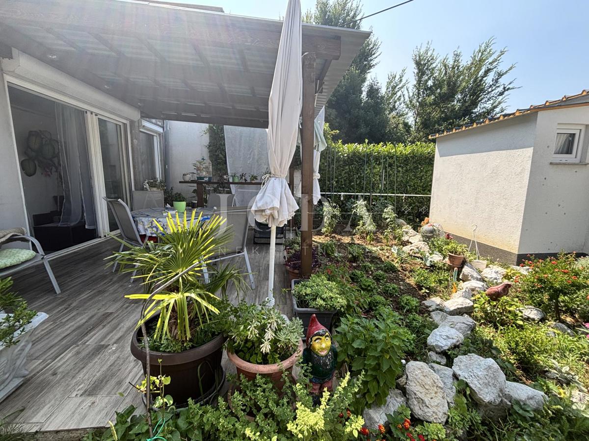 Kostelj, Hiša s Potencialom in Urejeno Okolico