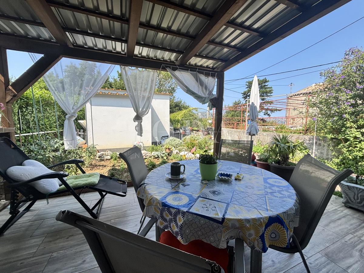 Kostelj, Hiša s Potencialom in Urejeno Okolico