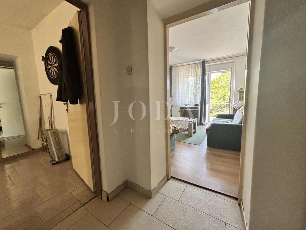 Kostelj, Hiša s Potencialom in Urejeno Okolico