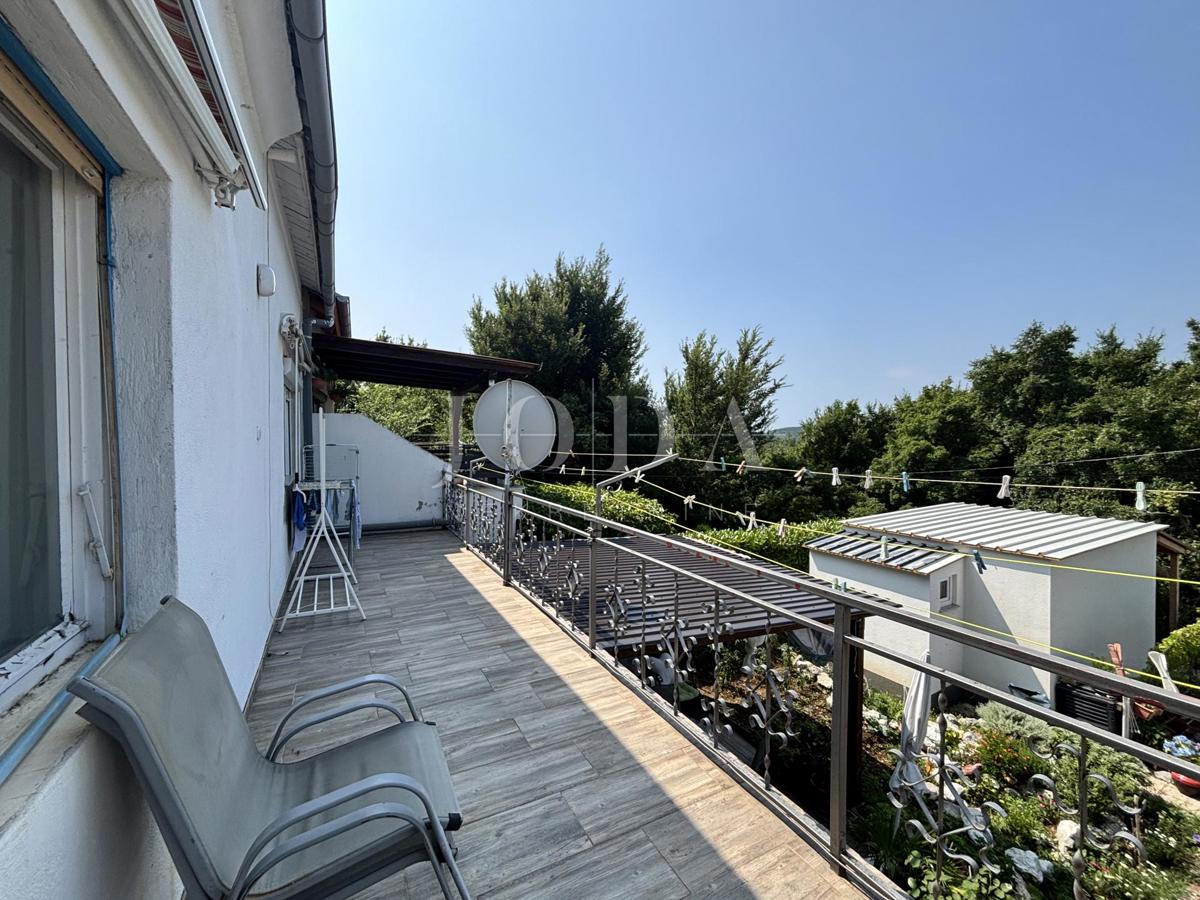 Kostelj, Hiša s Potencialom in Urejeno Okolico