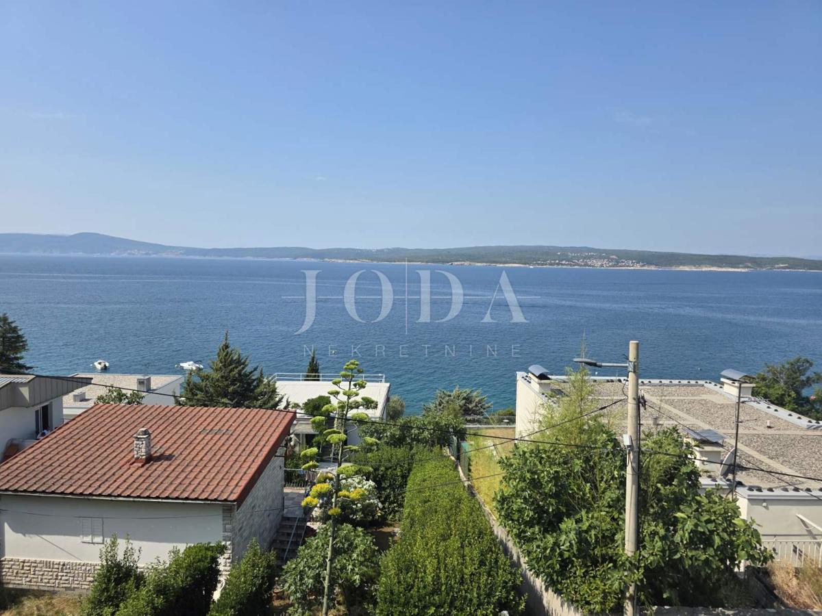 Crikvenica, hiša s štirimi apartmaji na odlični lokaciji