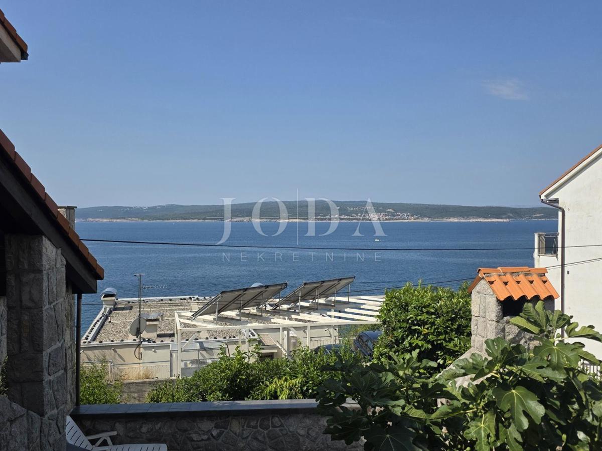 Crikvenica, hiša s štirimi apartmaji na odlični lokaciji