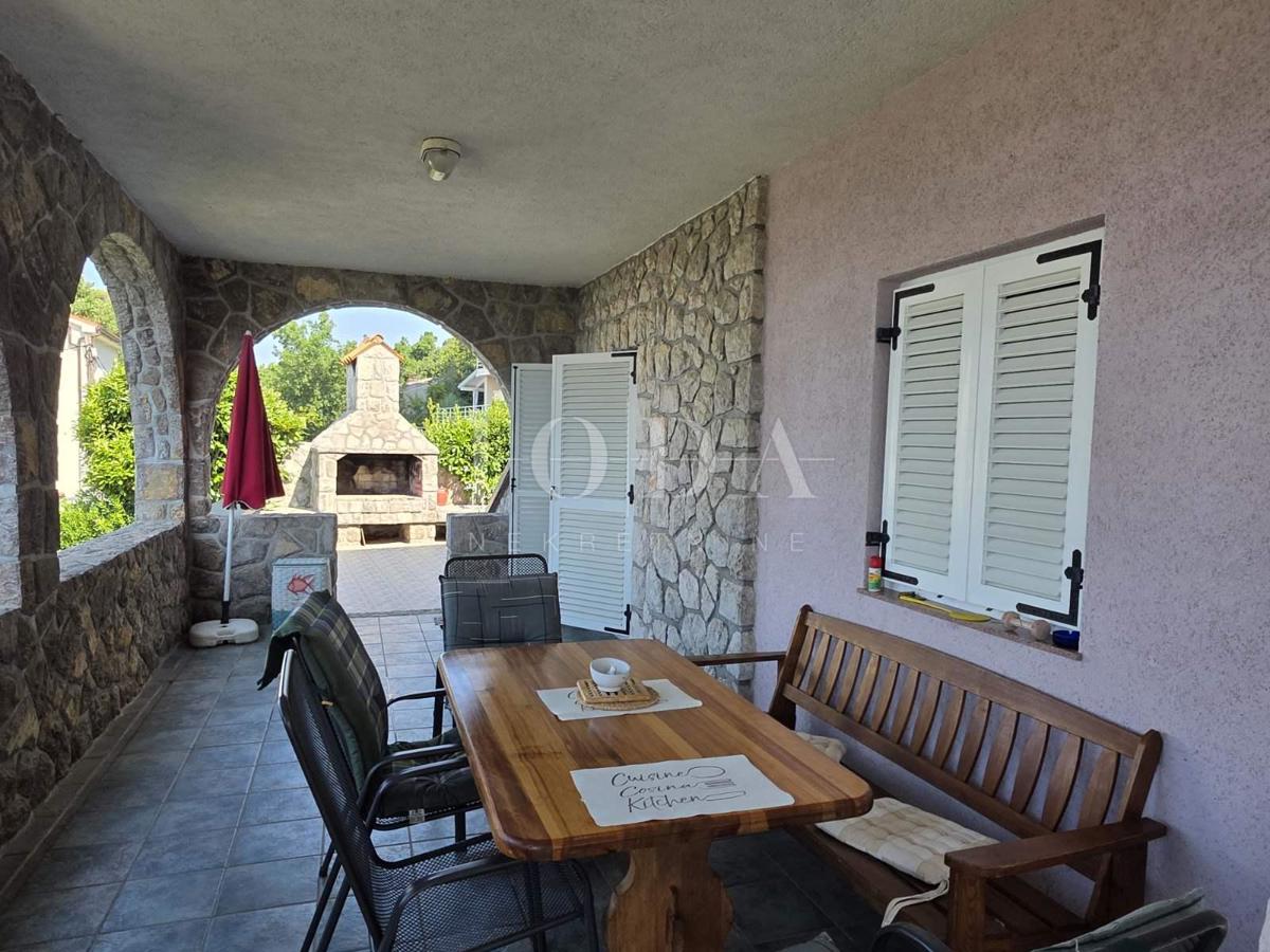 Crikvenica, hiša s štirimi apartmaji na odlični lokaciji