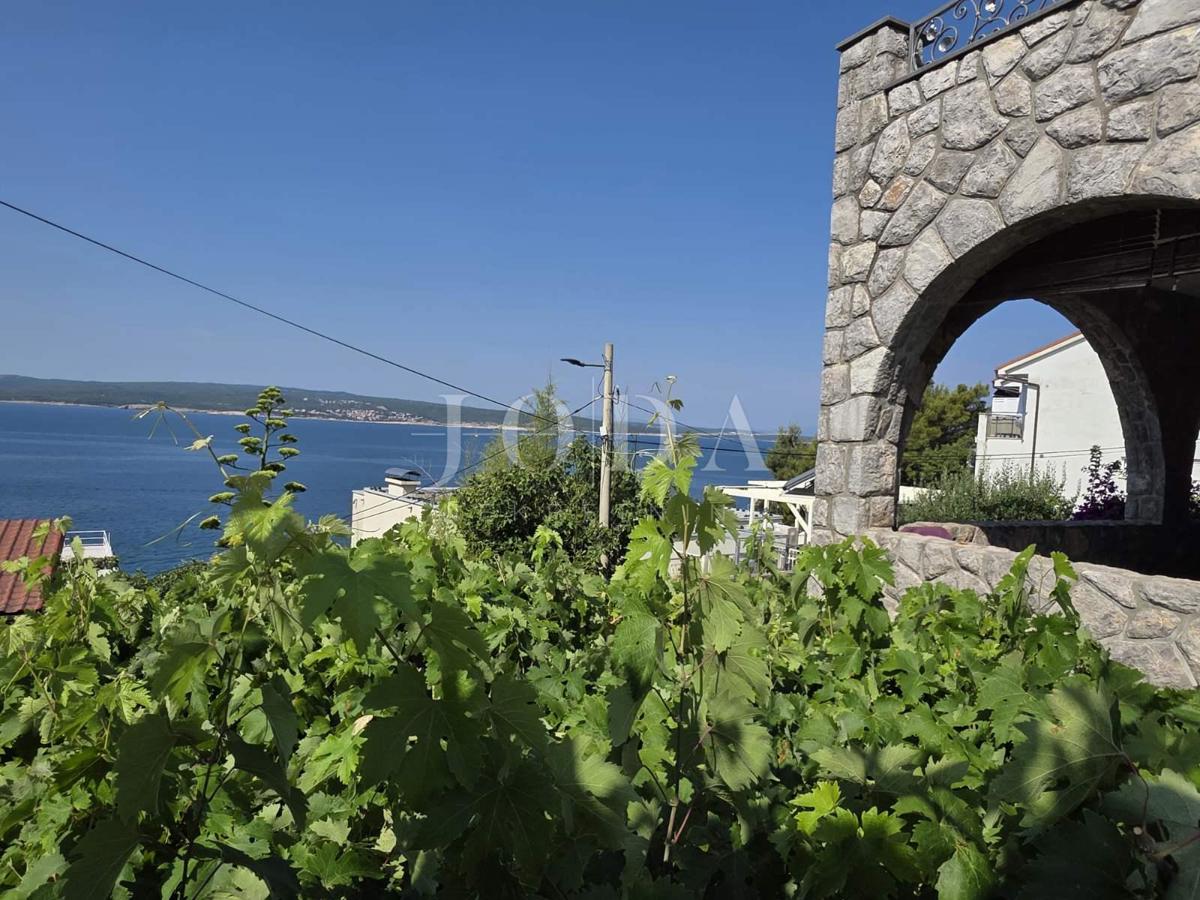 Crikvenica, hiša s štirimi apartmaji na odlični lokaciji