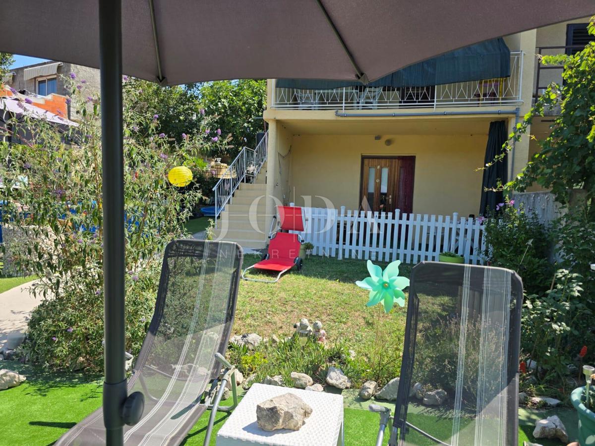 Hiša s 3 stanovanjski enoti