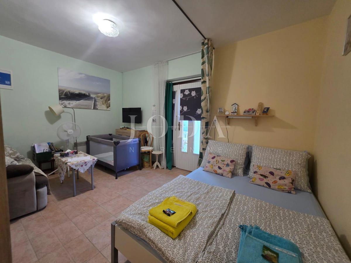 Hiša s 3 stanovanjski enoti