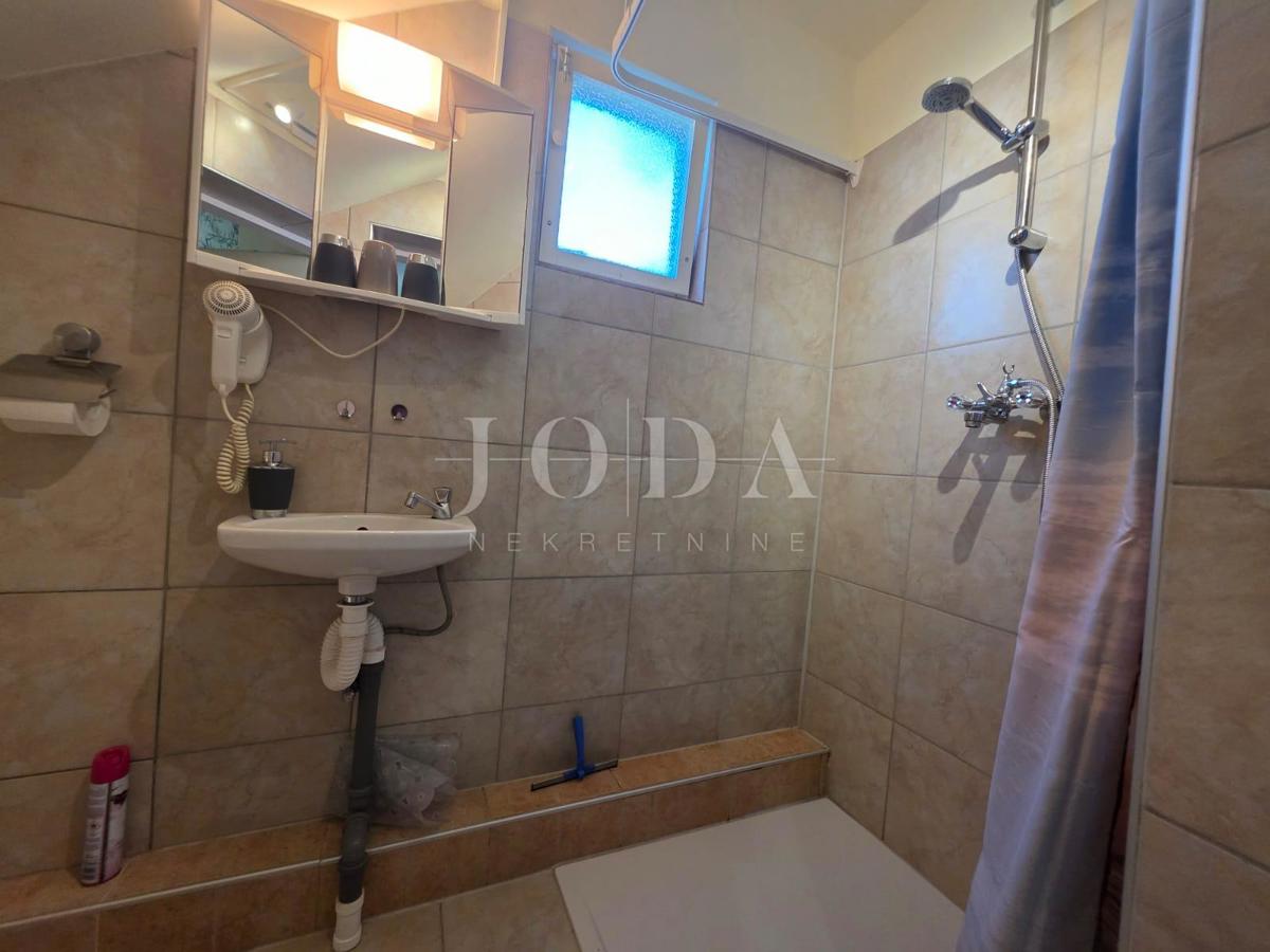 Hiša s 3 stanovanjski enoti