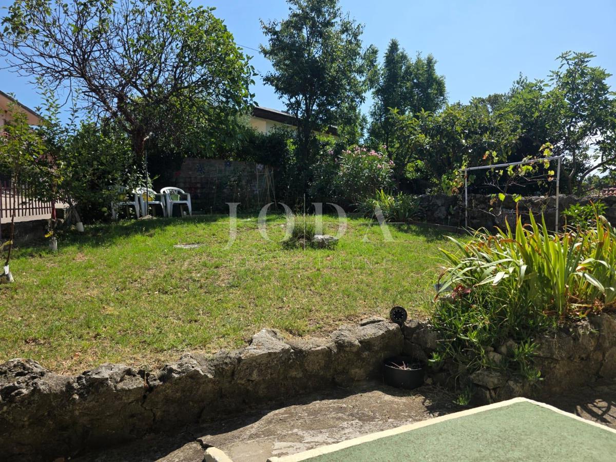 Hiša s 3 stanovanjski enoti