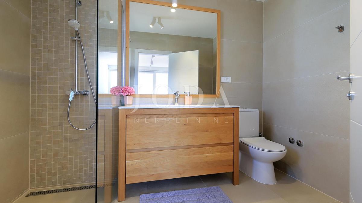 Vila z bazenom in pogledom na morje