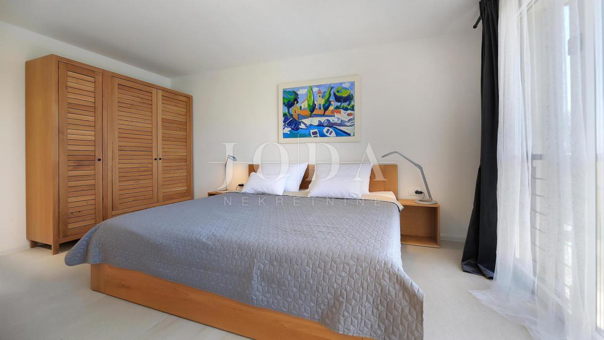 Vila z bazenom in pogledom na morje