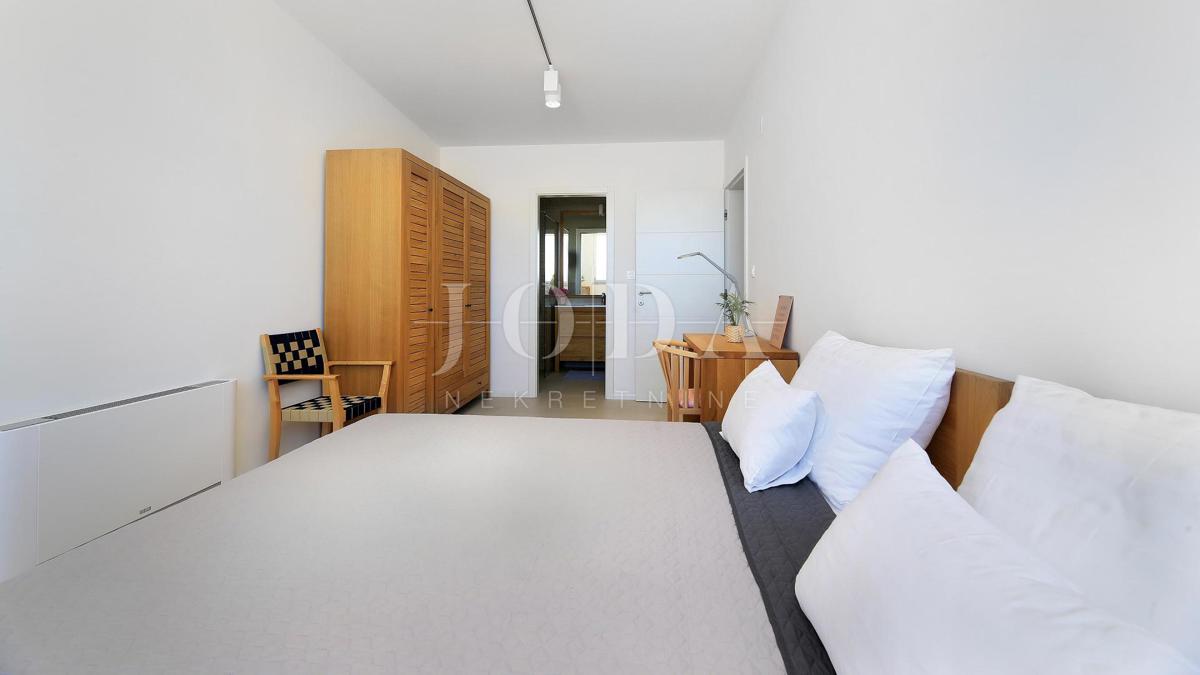 Vila z bazenom in pogledom na morje