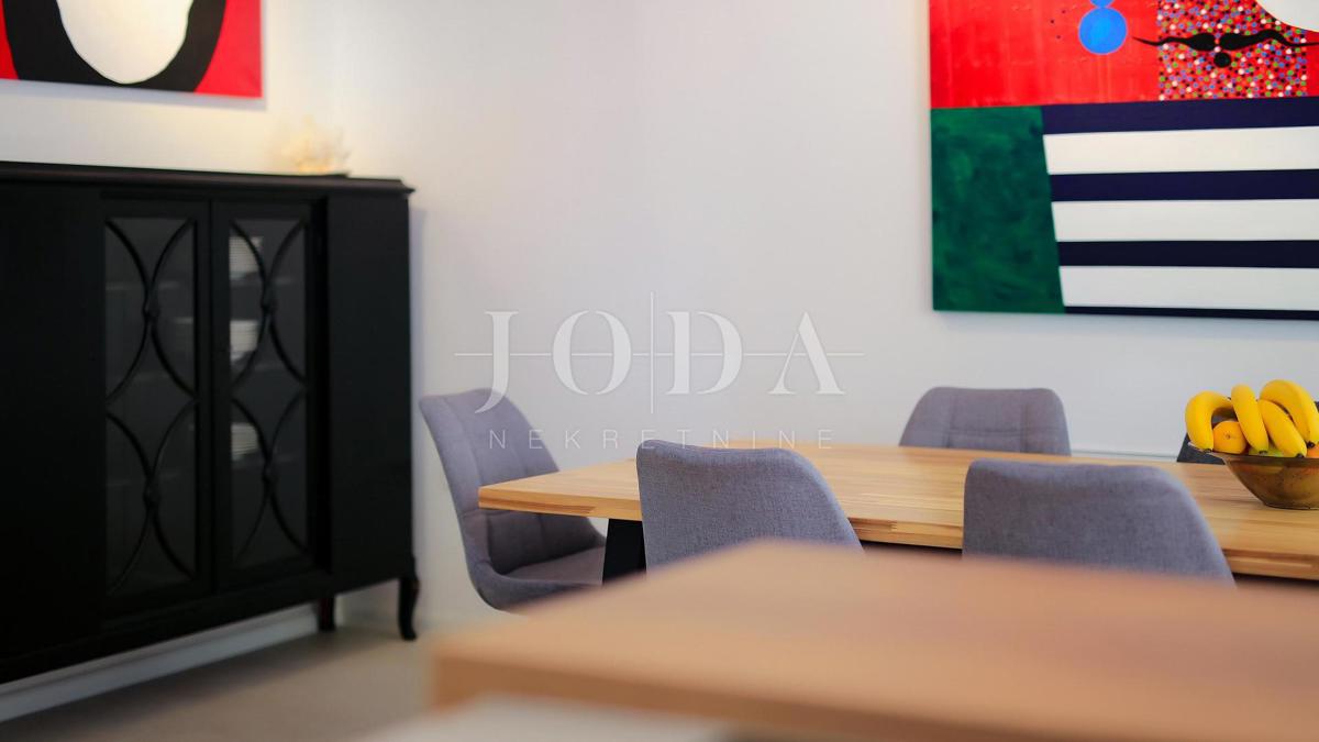 Vila z bazenom in pogledom na morje