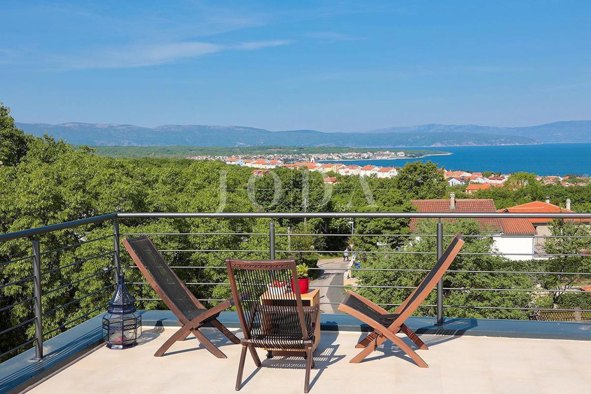 Vila z bazenom in pogledom na morje