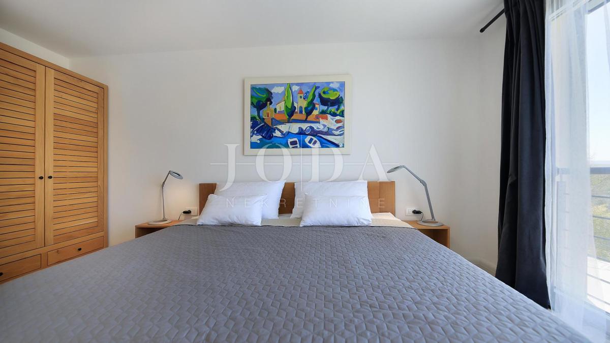 Vila z bazenom in pogledom na morje