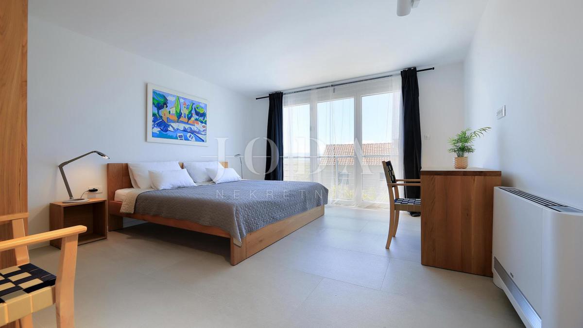 Vila z bazenom in pogledom na morje